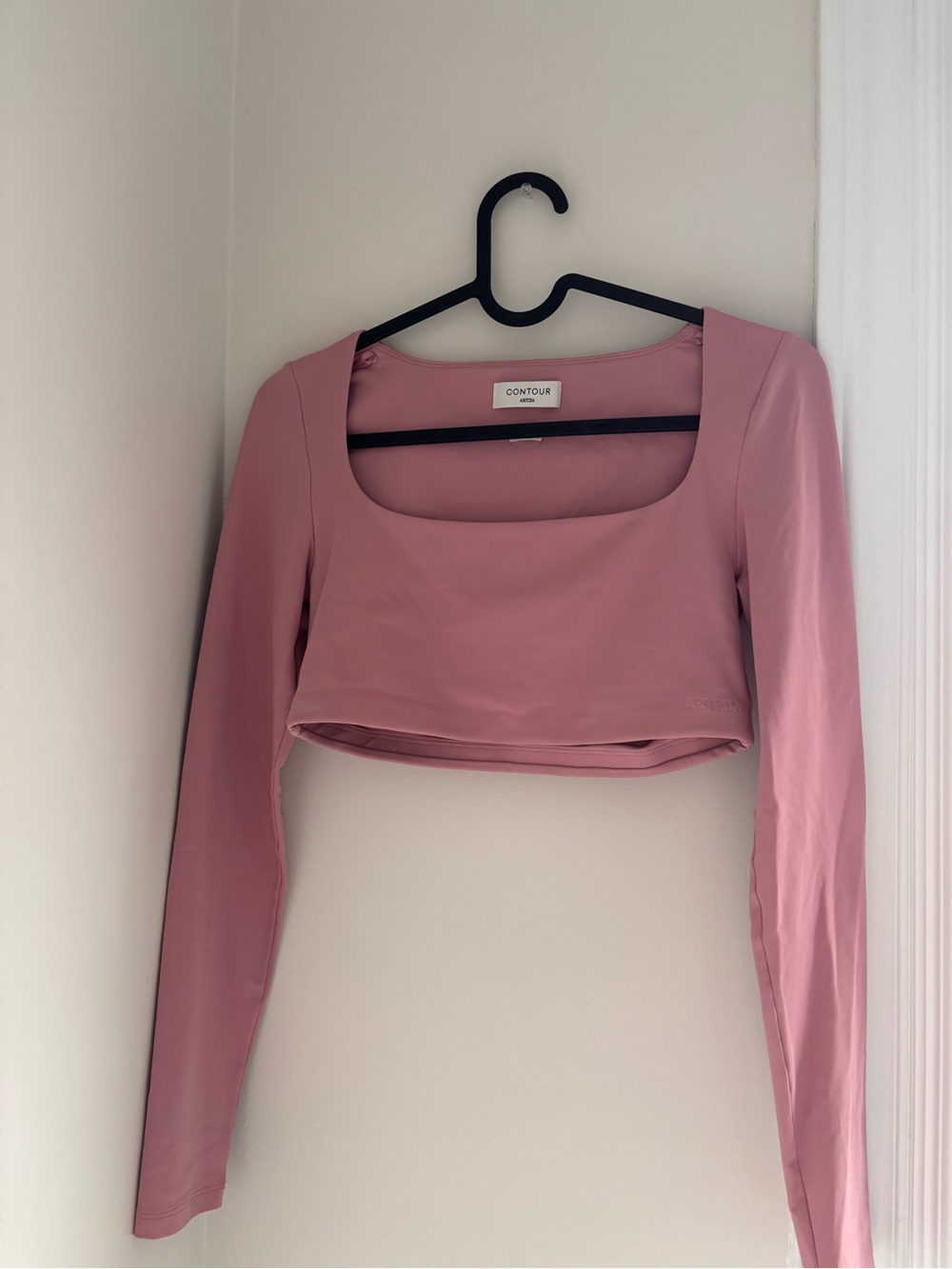 Aritzia Contour Long-Sleeve Crop Top